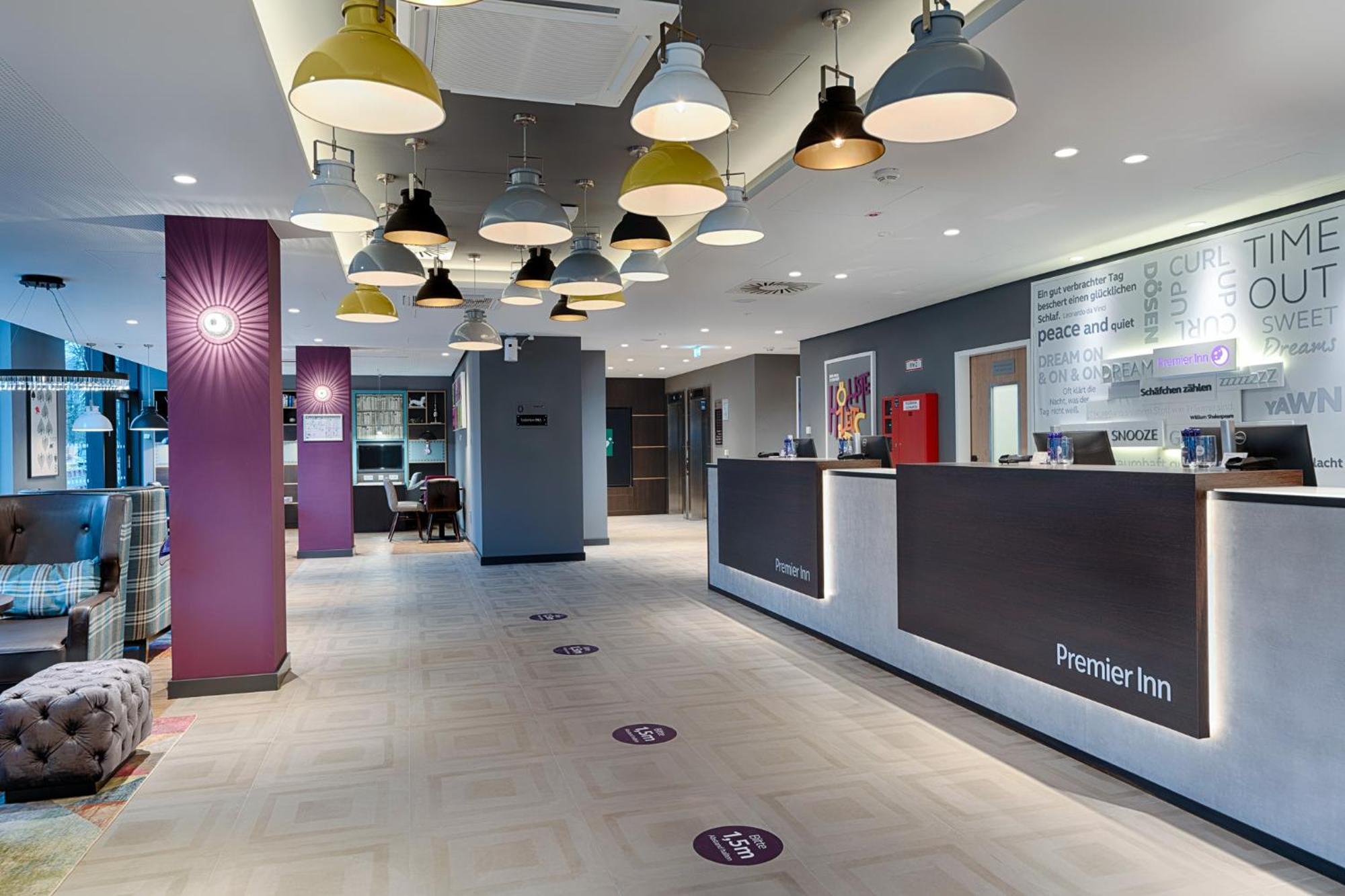 Premier Inn Berlin City Wilmersdorf Екстериор снимка