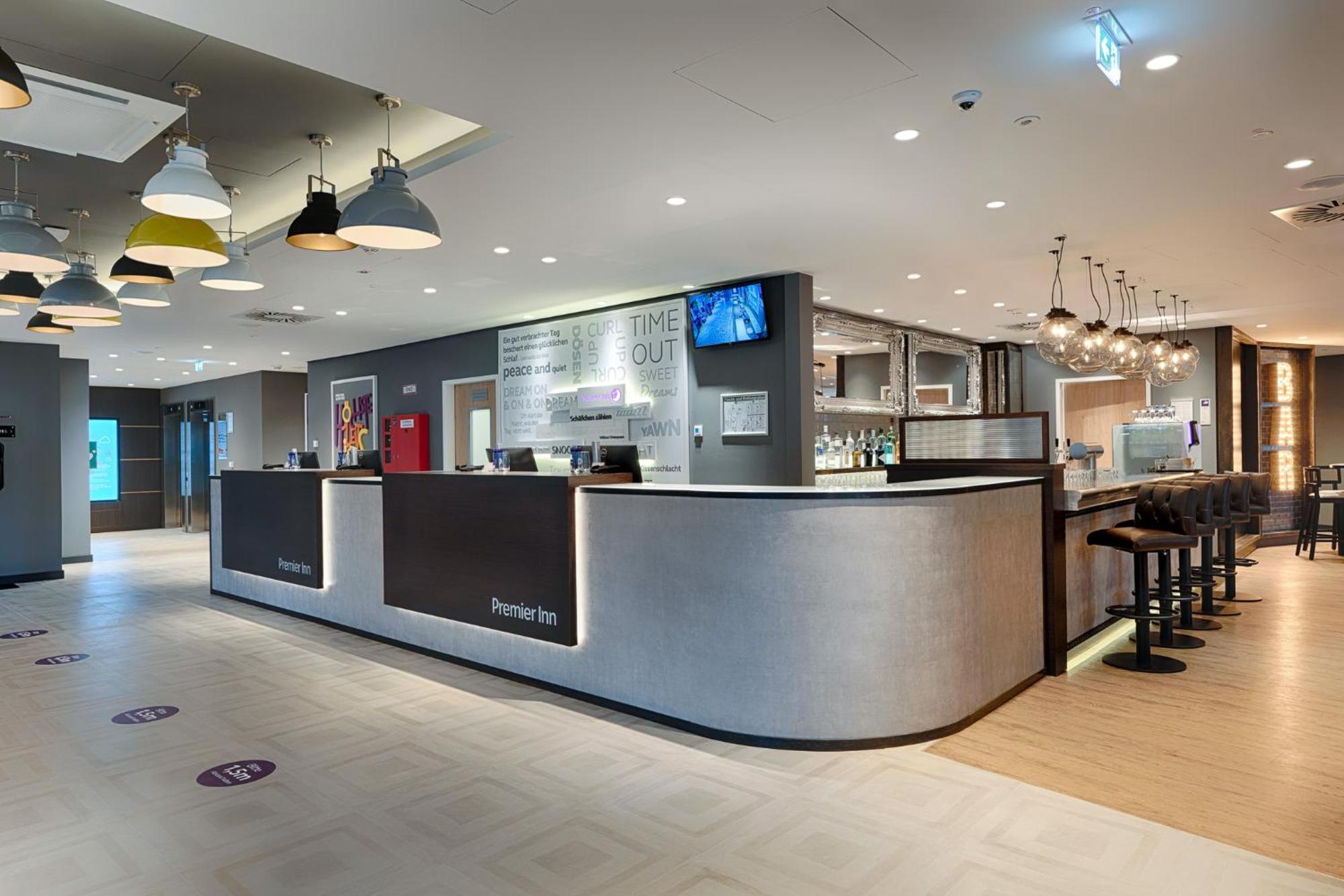 Premier Inn Berlin City Wilmersdorf Екстериор снимка